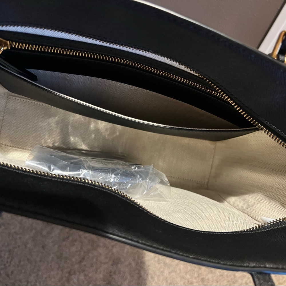Tory Burch Black Tote Bag Like Brand New, Saffiano Leather w/crossbody strap - Picture 3 of 12